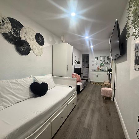 Tiny Place W Private Hot Jacuzzi 7 Min To Miami International Airport Exterior photo