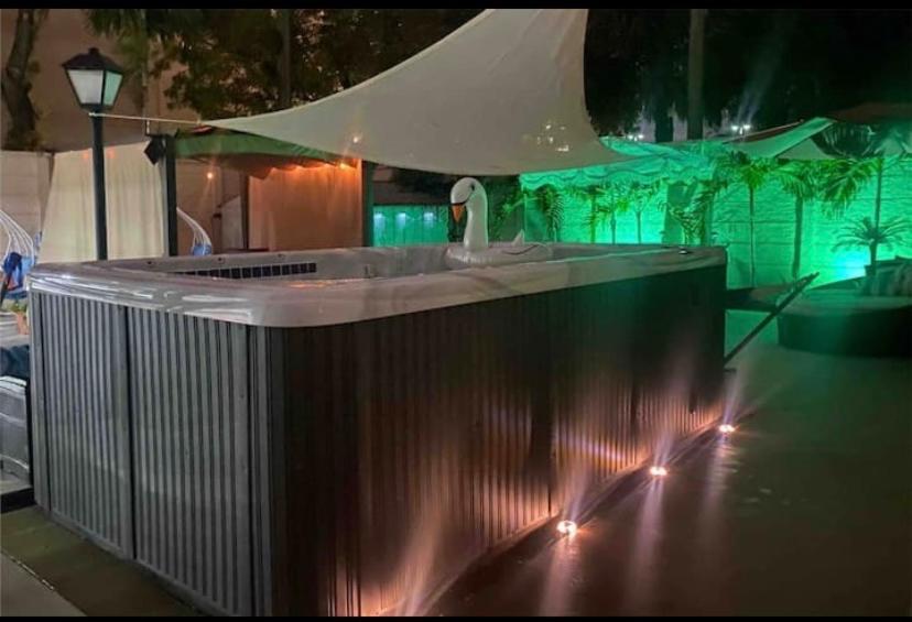 Tiny Place W Private Hot Jacuzzi 7 Min To Miami International Airport Exterior photo