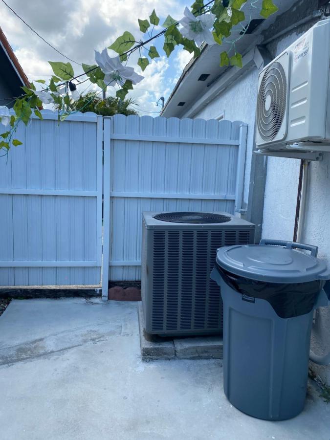 Tiny Place W Private Hot Jacuzzi 7 Min To Miami International Airport Exterior photo