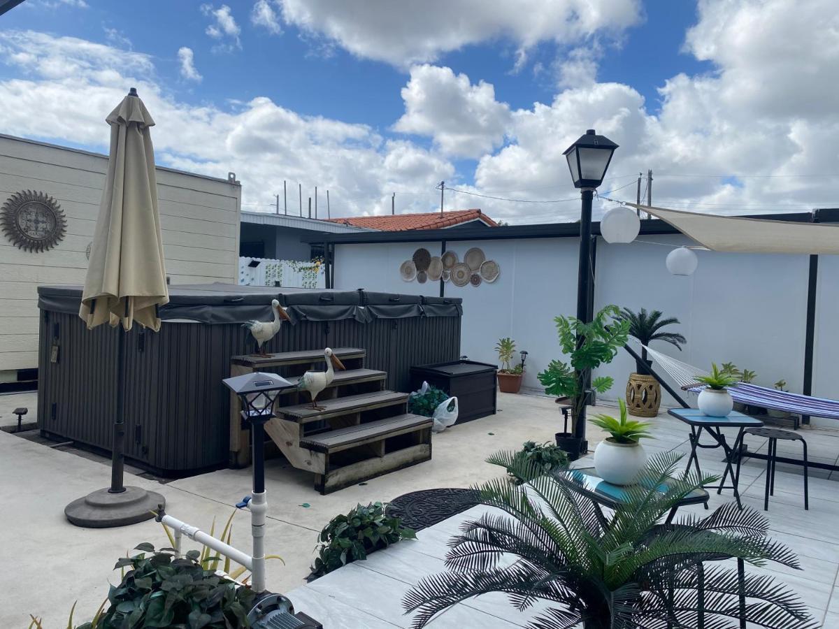 Tiny Place W Private Hot Jacuzzi 7 Min To Miami International Airport Exterior photo