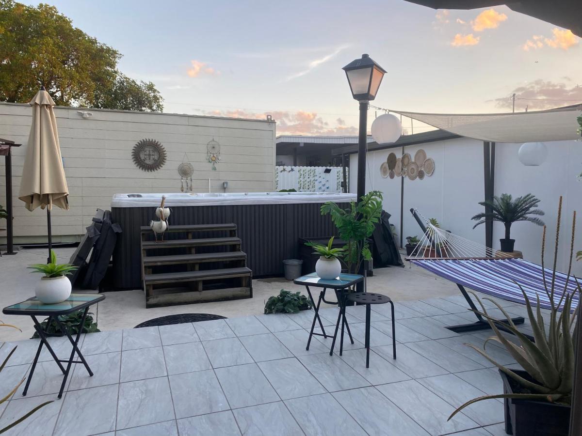 Tiny Place W Private Hot Jacuzzi 7 Min To Miami International Airport Exterior photo