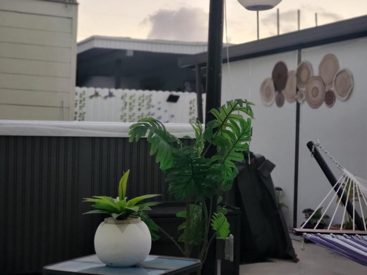 Tiny Place W Private Hot Jacuzzi 7 Min To Miami International Airport Exterior photo
