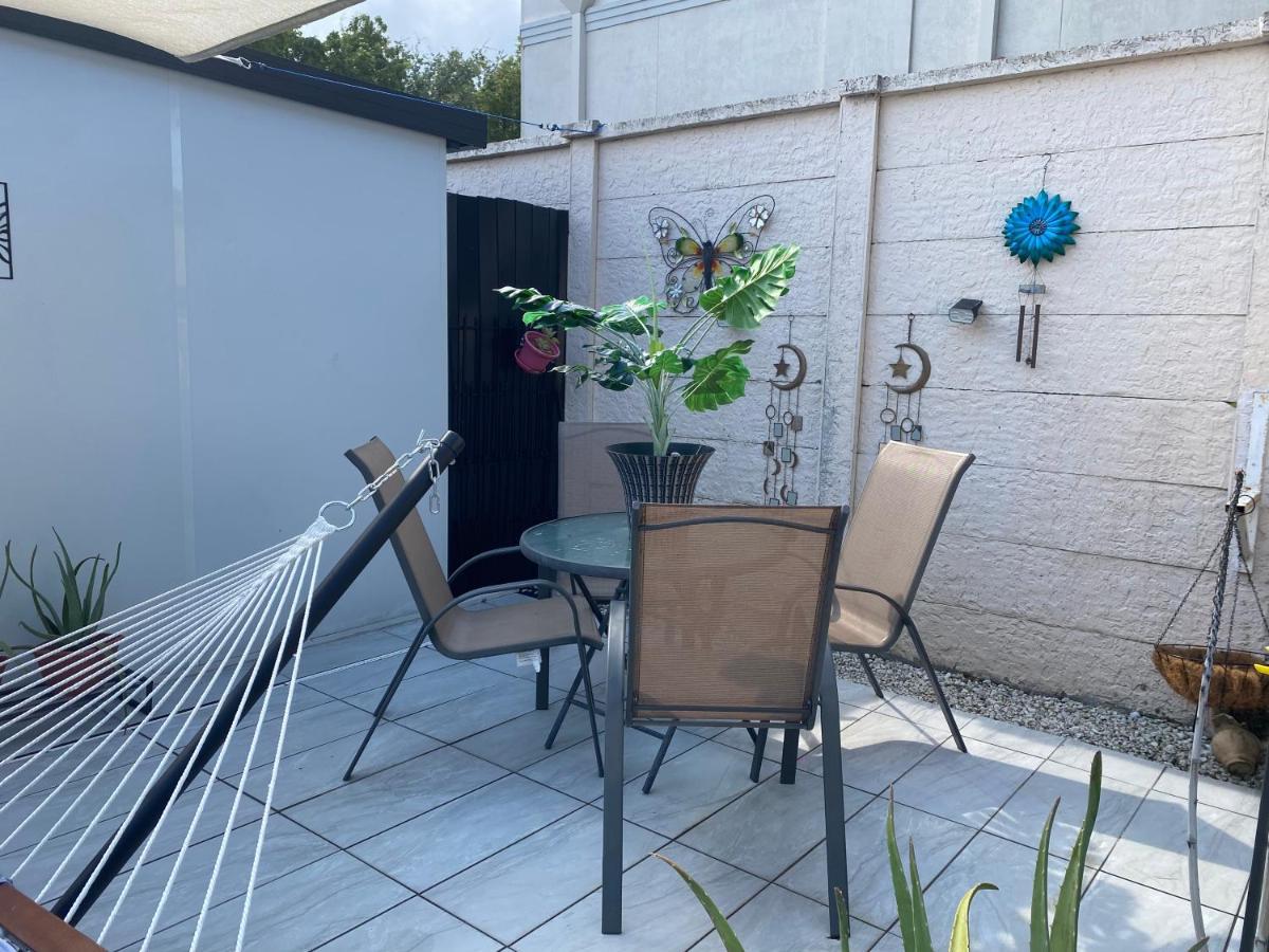 Tiny Place W Private Hot Jacuzzi 7 Min To Miami International Airport Exterior photo