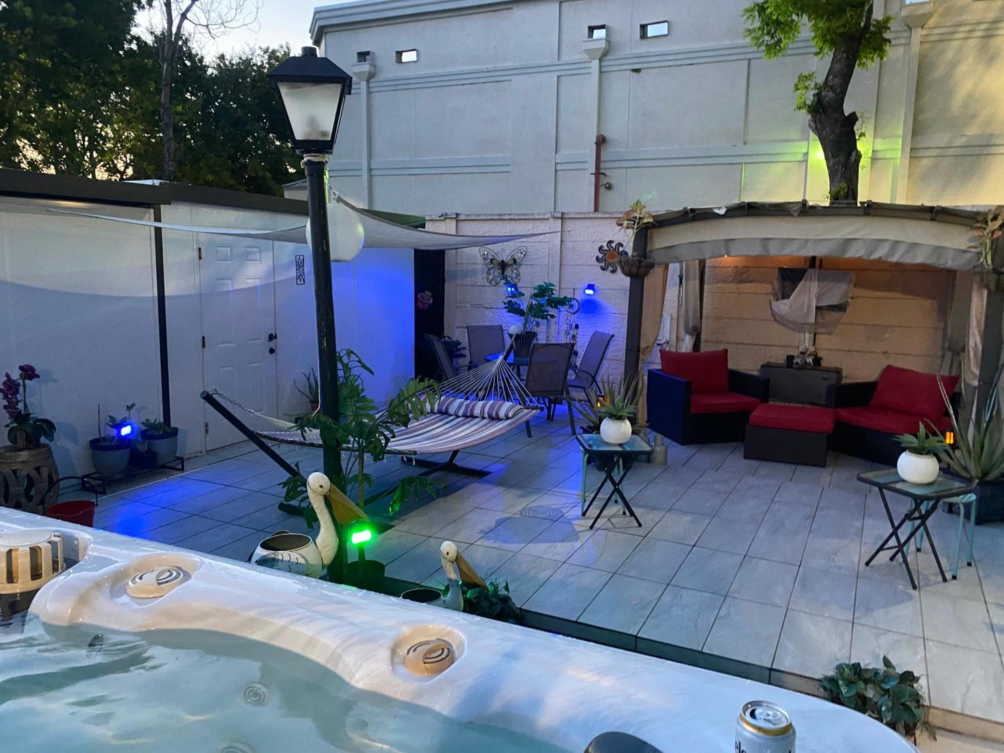 Tiny Place W Private Hot Jacuzzi 7 Min To Miami International Airport Bed & Breakfast Exterior photo