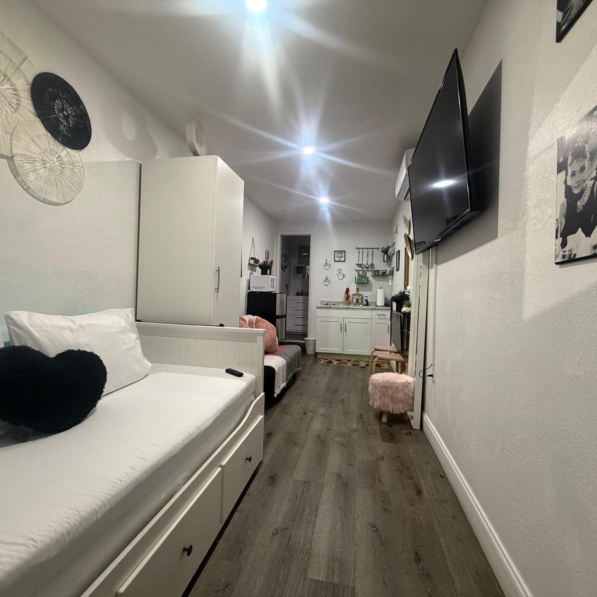 Tiny Place W Private Hot Jacuzzi 7 Min To Miami International Airport Exterior photo